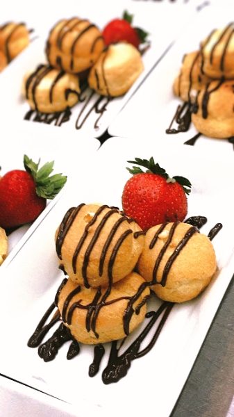 Profiteroles with Chocolate Sauce 1.5kg (Approx 100)