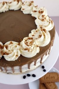 Vanilla & Caramel Latte Drip Cake P/C 16